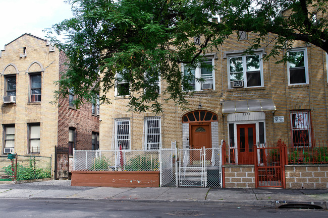 1669 E 172nd St in Bronx, NY - Foto de edificio - Building Photo