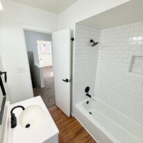 235 Hamilton Ave in Columbus, OH - Building Photo