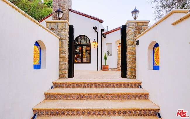property at 2570 Nichols Canyon Rd
