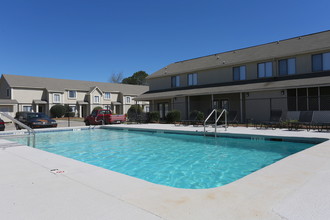 Hampton Townhomes in Warner Robins, GA - Building Photo - Building Photo