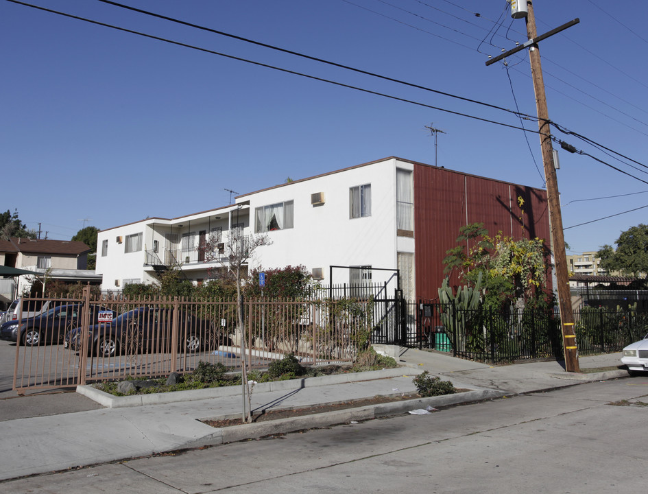 617 N Madison Ave in Los Angeles, CA - Building Photo