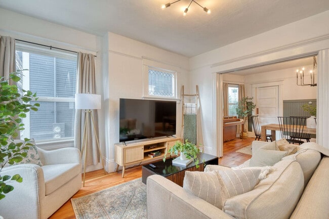 1032-1036-1036 SE 12th Ave in Portland, OR - Building Photo - Building Photo