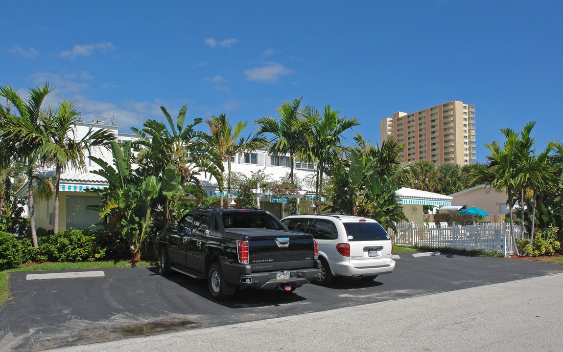 Pineapple Place in Pompano Beach, FL - Building Photo