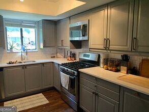 2032 Powers Ferry Trce SE in Marietta, GA - Building Photo - Building Photo