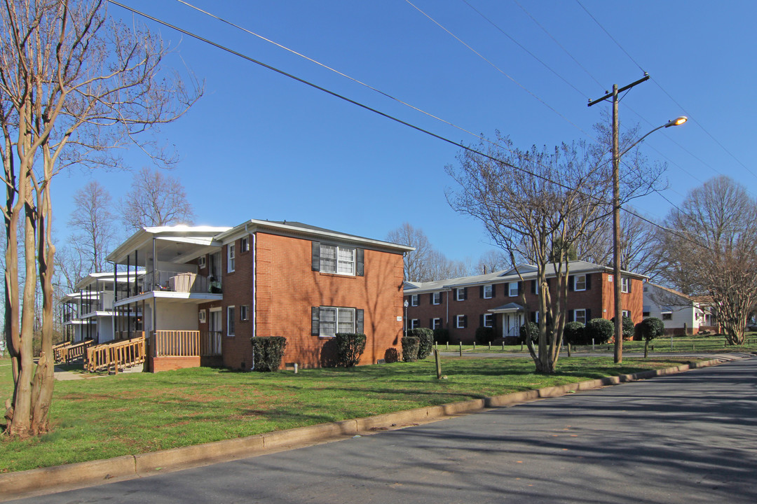 3220 Avalon Ave in Charlotte, NC - Foto de edificio