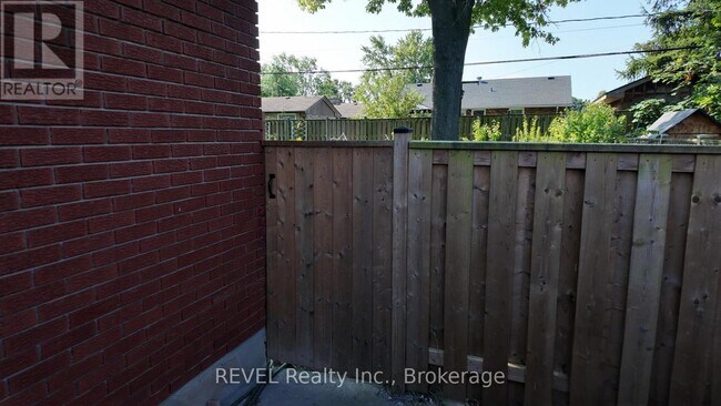 12 Glendale Dr in Welland, ON - Building Photo - Building Photo