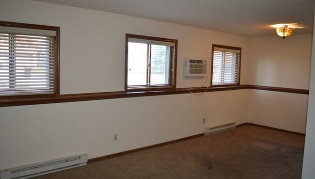 548 Seminole Way in Deforest, WI - Building Photo - Building Photo