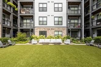 Meeder Flats Apartment Homes in Cranberry, PA - Foto de edificio - Building Photo