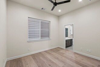 2121 Francis St in Houston, TX - Building Photo - Building Photo