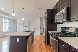 916 N 19th St in Philadelphia, PA - Building Photo - Building Photo