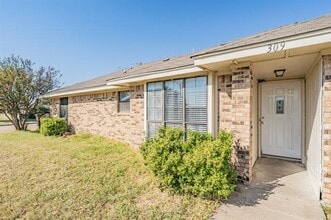 309 Creekside Dr in Ferris, TX - Building Photo - Building Photo