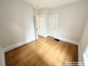 12 Buttonwood St, Unit 1 in Boston, MA - Building Photo - Building Photo