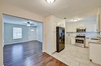 406 Hillcrest St in Mansfield, TX - Foto de edificio - Building Photo