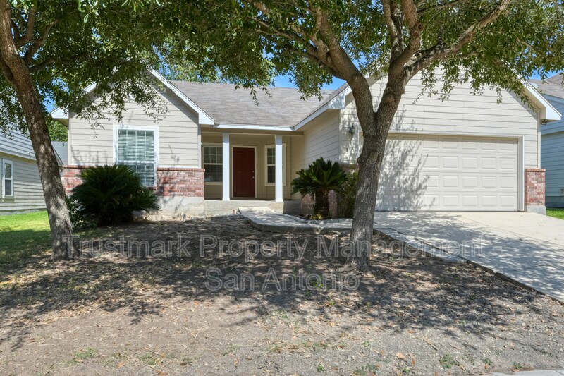130 Carmel Dr in Cibolo, TX - Building Photo