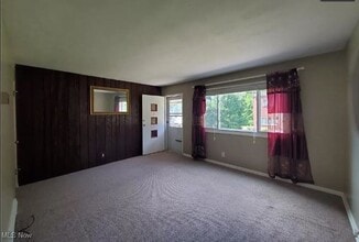215 Dalepark Dr in Bedford, OH - Building Photo - Building Photo