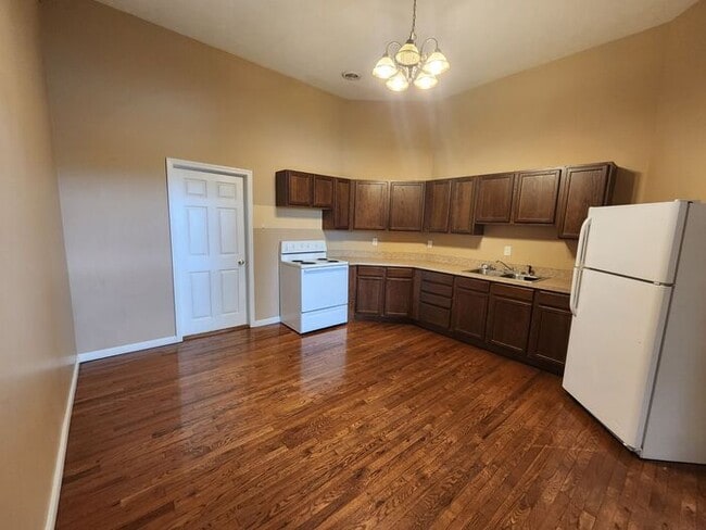 101 S Main St in Clinton, IN - Building Photo - Building Photo