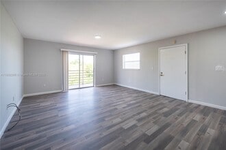 4111 Stirling Rd, Unit 509 in Davie, FL - Building Photo - Building Photo
