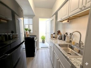 1060 Pennsylvania Ave, Unit 4 in Miami Beach, FL - Building Photo - Building Photo