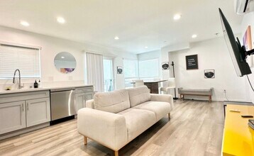 1875 W 20th St in Los Angeles, CA - Building Photo - Building Photo