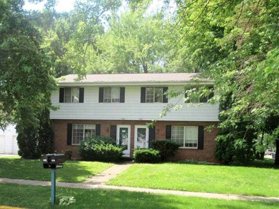 2604-2608 Plymouth Ave in Janesville, WI - Building Photo