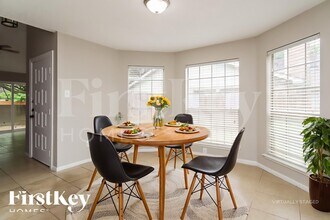 8654 Pine Falls Dr, Unit 402 in Houston, TX - Building Photo - Building Photo