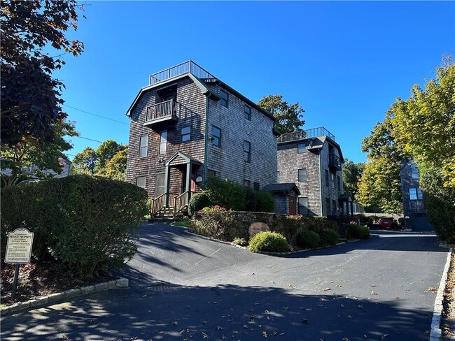 59 Roseneath Ave in Newport, RI - Foto de edificio - Building Photo