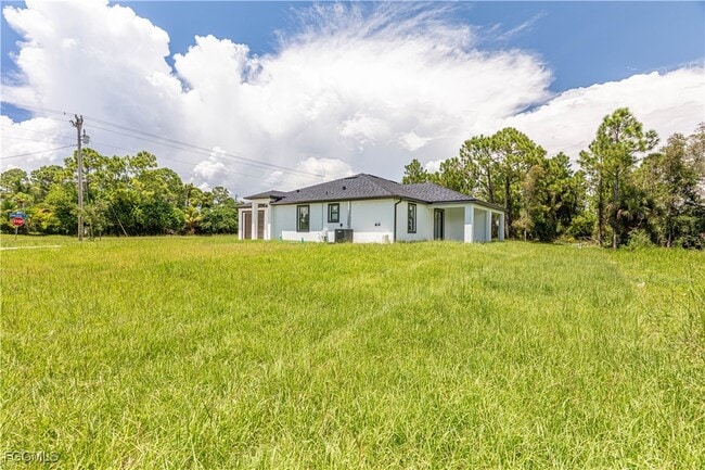 719 Homestead Rd S in Lehigh Acres, FL - Foto de edificio - Building Photo