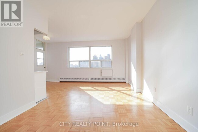 490 Eglinton Ave E in Toronto, ON - Building Photo - Building Photo