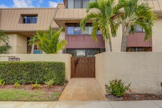 1800 SE St Lucie Blvd in Stuart, FL - Building Photo - Building Photo