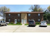 822-826 S West St in Sikeston, MO - Foto de edificio - Building Photo