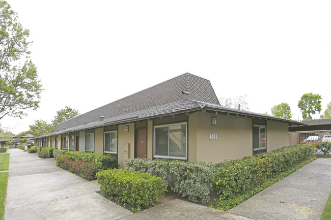 Olive Garden Apartments in Sunnyvale, CA - Building Photo - Building Photo