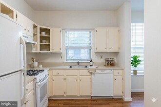 5091 Beech Ct in Monmouth Junction, NJ - Building Photo - Building Photo