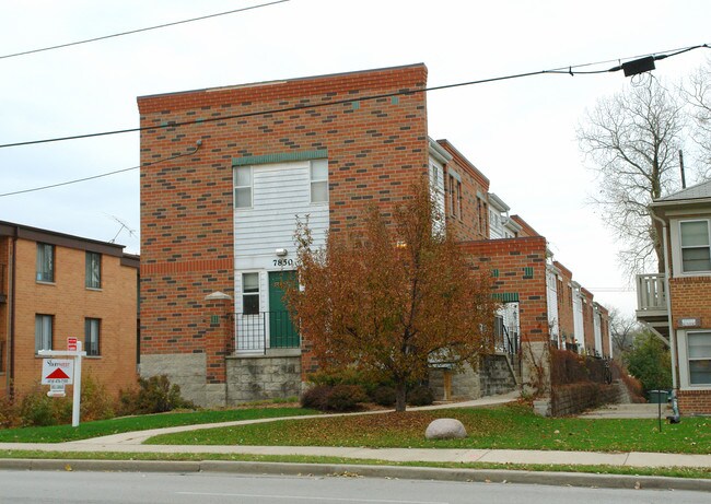 7850 W Harwood Ave in Milwaukee, WI - Building Photo - Building Photo