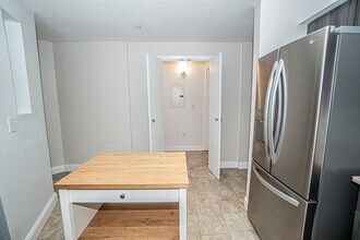2320 W Azeele St, Unit 311 in Tampa, FL - Building Photo - Building Photo