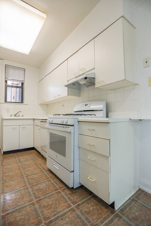 5649 W Wellington Ave in Chicago, IL - Building Photo
