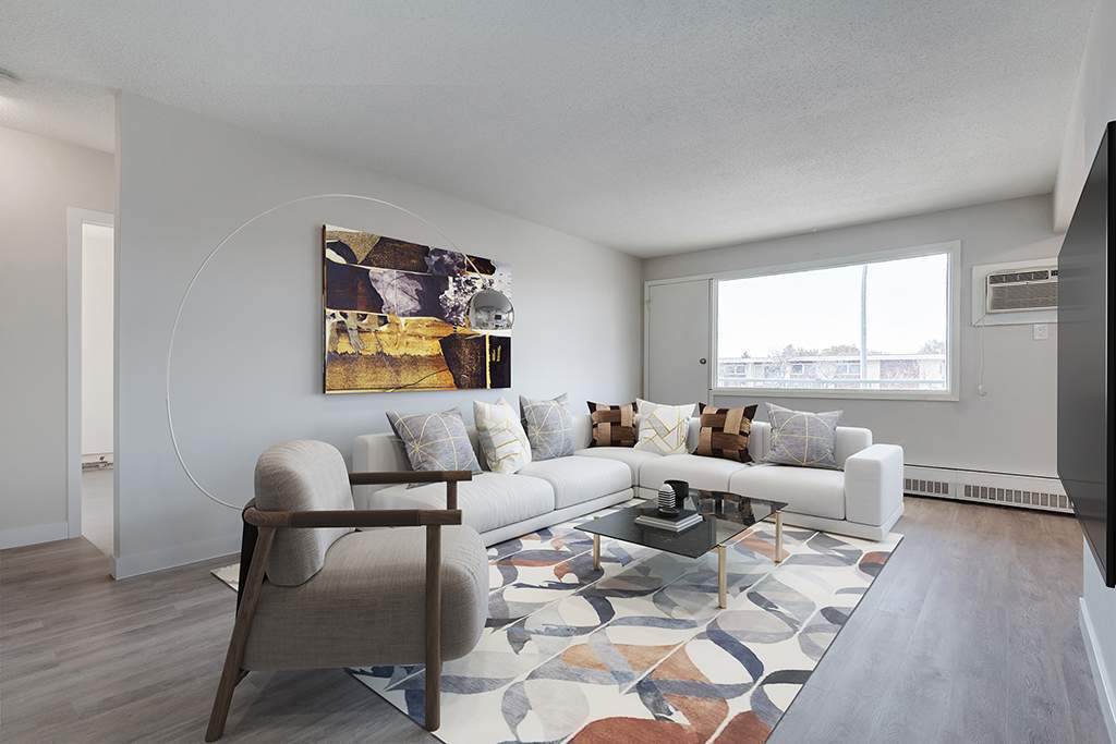 MacKenzie Manor in Regina, SK - Building Photo