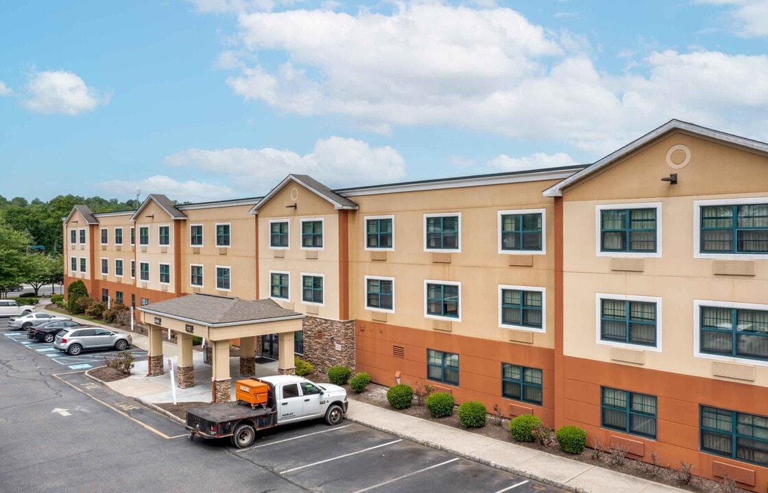 Furnished Studio-Ramsey - Upper Saddle River in Ramsey, NJ - Foto de edificio