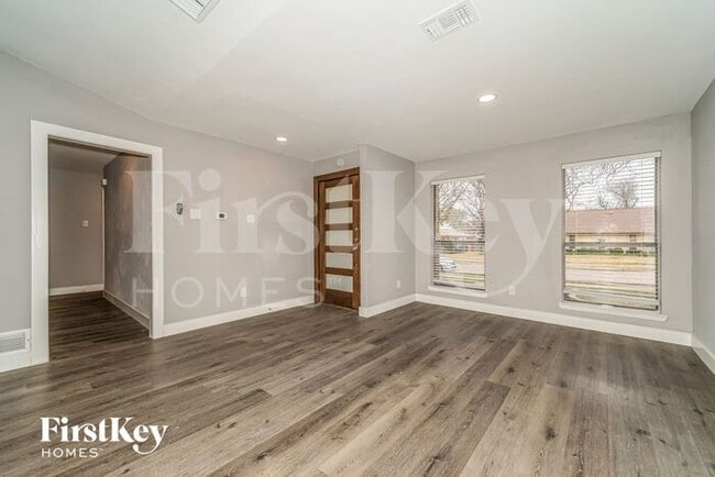 2626 Fallcreek Dr in Carrollton, TX - Building Photo - Building Photo