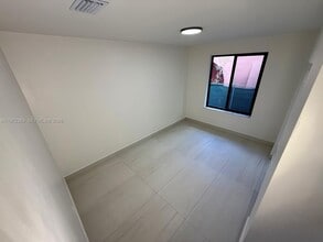 800 Jann Ave in Opa Locka, FL - Building Photo - Building Photo