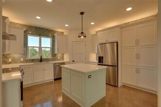 302 Red Bird Ln in Granbury, TX - Foto de edificio - Building Photo