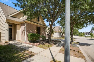 3619 Standing Rock Dr in Spring, TX - Foto de edificio - Building Photo