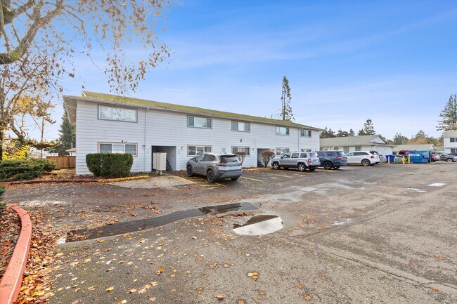 Lincoln Court in Portland, OR - Foto de edificio - Building Photo