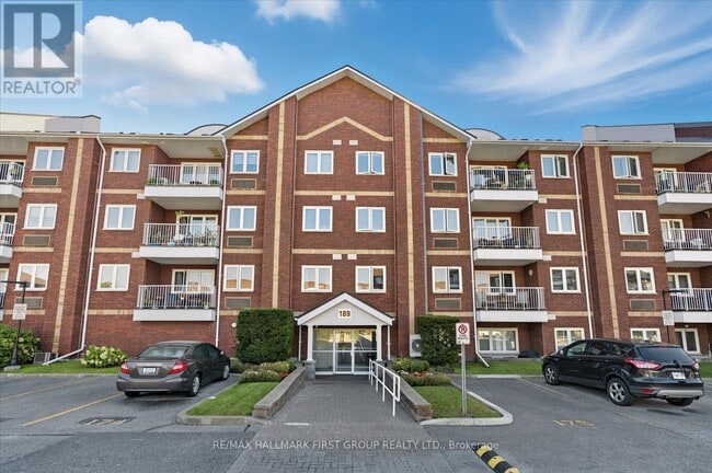 189 Lake Driveway W in Ajax, ON - Building Photo - Building Photo
