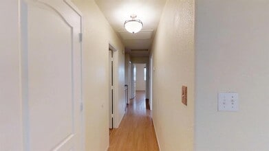 600 Hazelhurst Way in Coalinga, CA - Foto de edificio - Building Photo