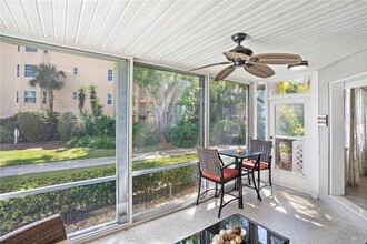 1374 Siesta Bayside Dr in Siesta Key, FL - Building Photo - Building Photo