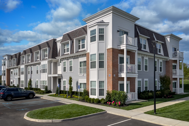 Fairfield Townhomes at Islip in Central Islip, NY - Foto de edificio