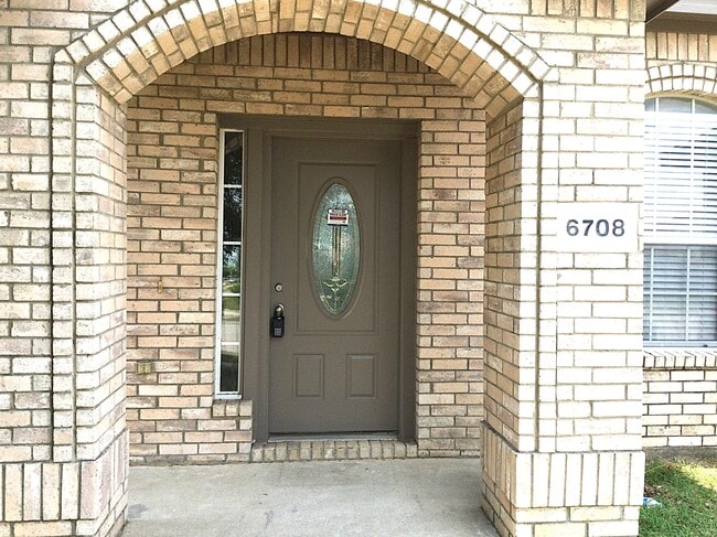 6708 Lake Jackson Dr in Arlington, TX - Building Photo - Building Photo