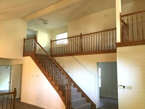 2082 University Park Dr in Sacramento, CA - Building Photo - Building Photo