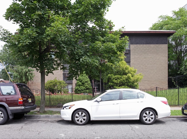 Highview Apartments in Orange, NJ - Foto de edificio - Building Photo