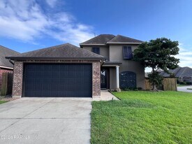 100 Cautillion Dr in Youngsville, LA - Building Photo